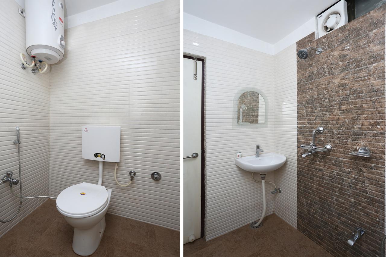 ורנאסי Oyo 10338 Hotel Aadesh Palace מראה חיצוני תמונה