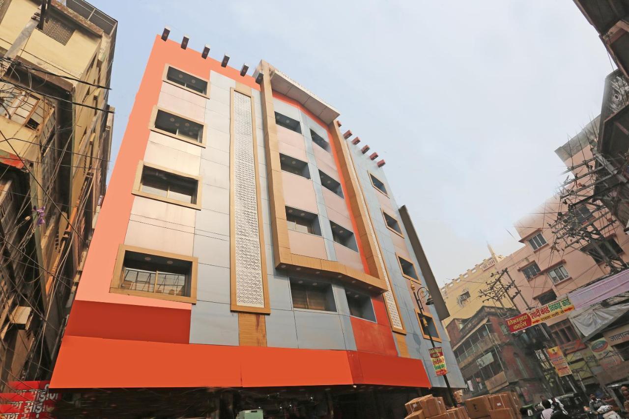 ורנאסי Oyo 10338 Hotel Aadesh Palace מראה חיצוני תמונה