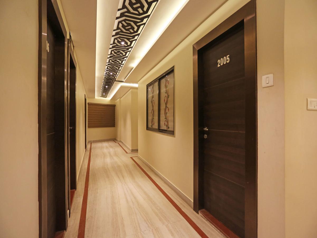 ורנאסי Oyo 10338 Hotel Aadesh Palace מראה חיצוני תמונה