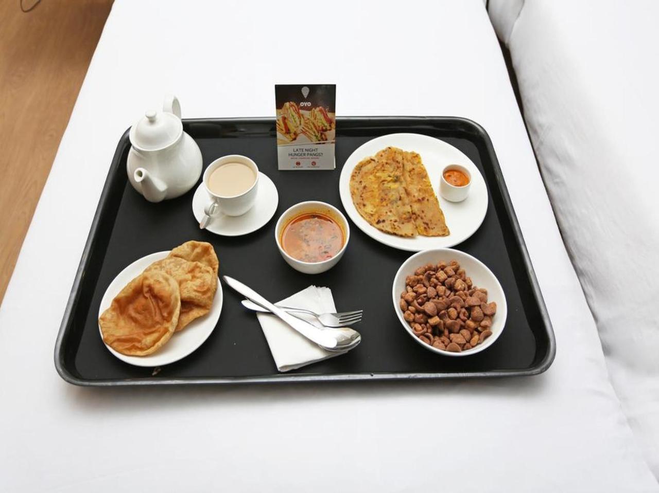 ורנאסי Oyo 10338 Hotel Aadesh Palace מראה חיצוני תמונה
