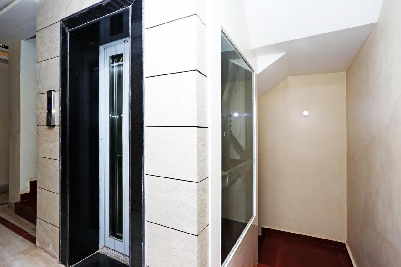 ורנאסי Oyo 10338 Hotel Aadesh Palace מראה חיצוני תמונה
