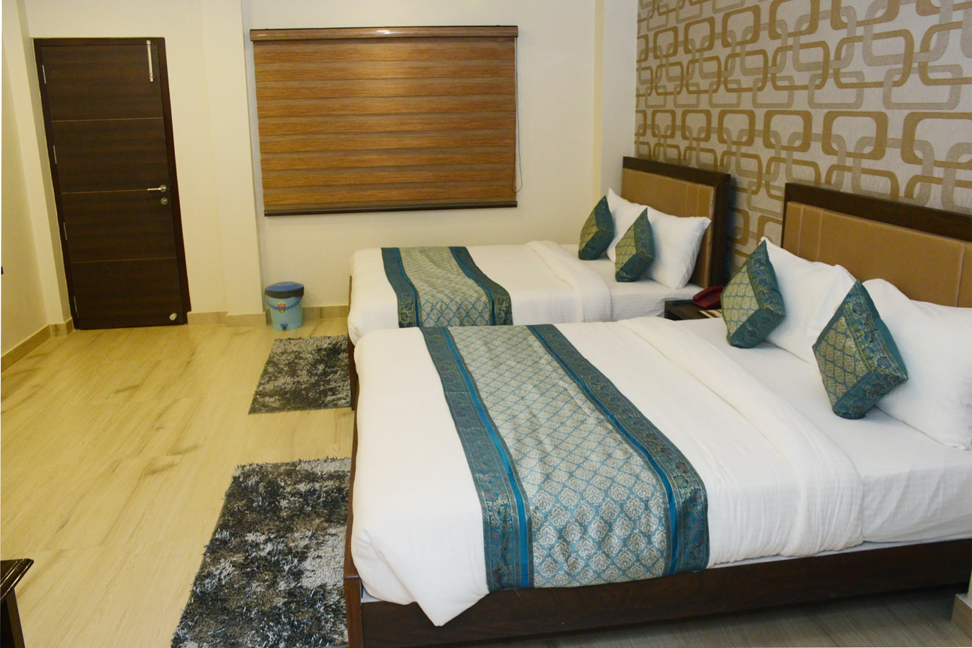 ורנאסי Oyo 10338 Hotel Aadesh Palace מראה חיצוני תמונה