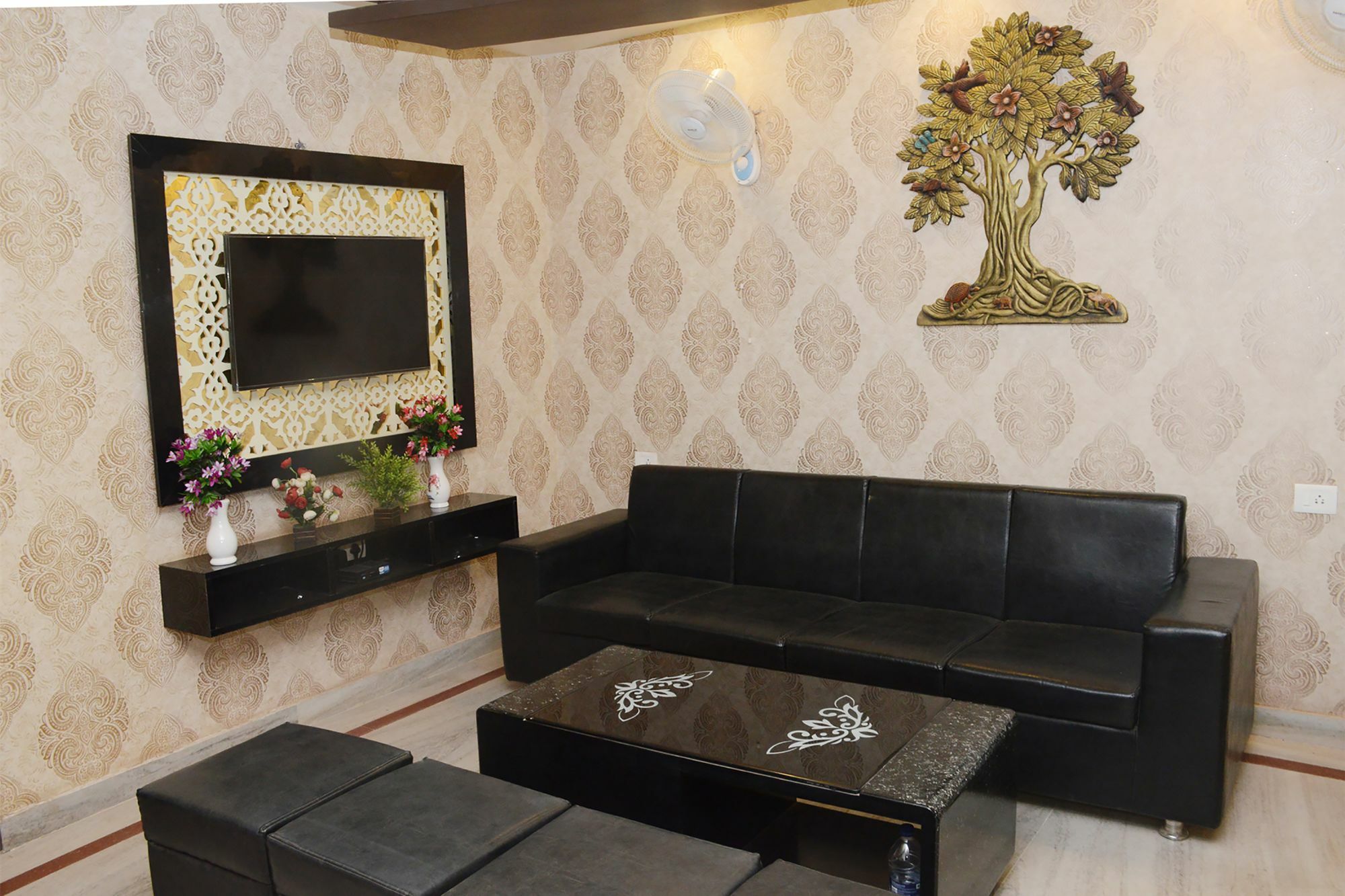 ורנאסי Oyo 10338 Hotel Aadesh Palace מראה חיצוני תמונה